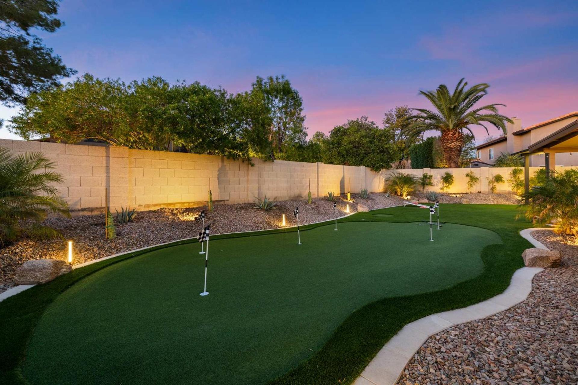 Backyard Bliss - Firepit Putt Play Pool & Rumah liburan Phoenix