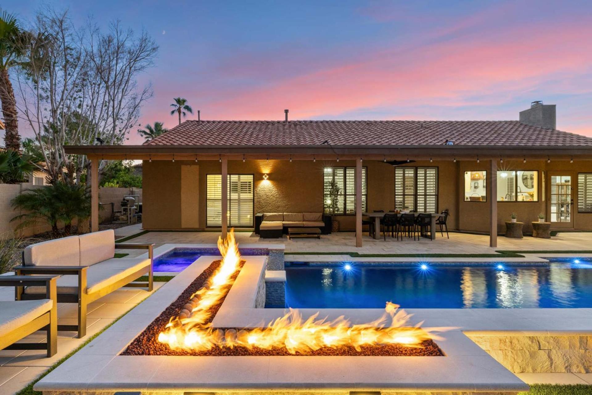 Backyard Bliss - Firepit Putt Play Pool & Rumah liburan Phoenix